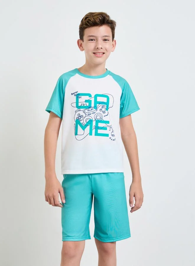 ستايلي Boys Printed Raglan Sleeve T-Shirt and Shorts Pyjama Set