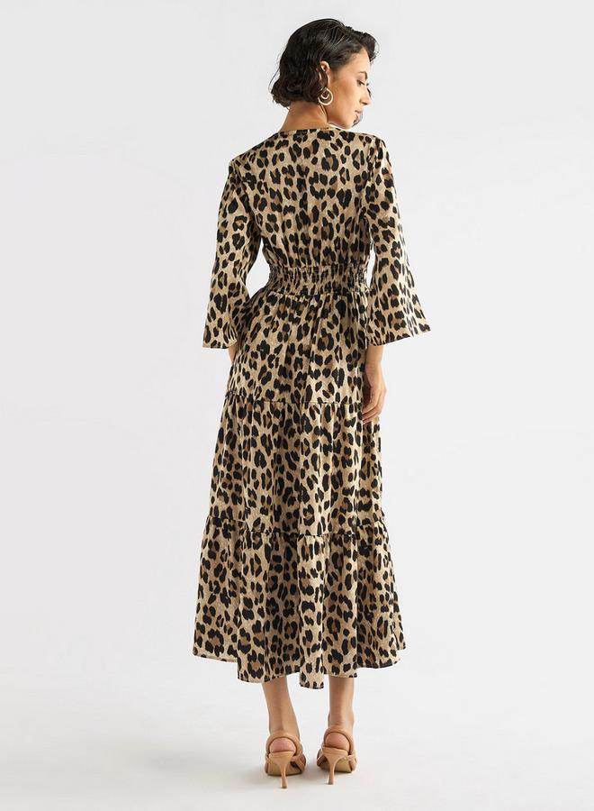 سبلاش فيڤ فستان ميدي متعدد الطبقات بطبعات مع تفاصيل دانتيل وأكمام بطول 3/4 - Image 3