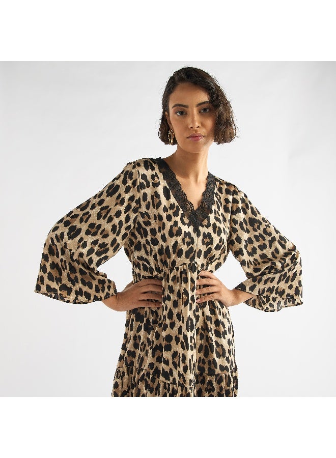 سبلاش فيڤ فستان ميدي متعدد الطبقات بطبعات مع تفاصيل دانتيل وأكمام بطول 3/4 - Image 4