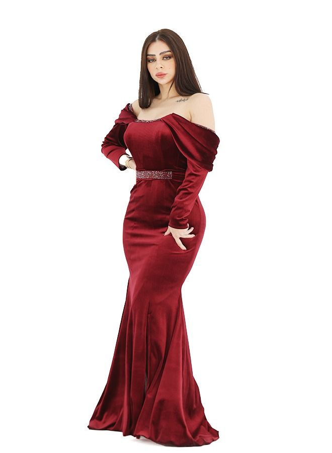 Modern Design A classic velvet evening dress embroidered from above and with long sleeves exposed from the shoulders, distinguished by an embroidered belt at the waist  - Image 3