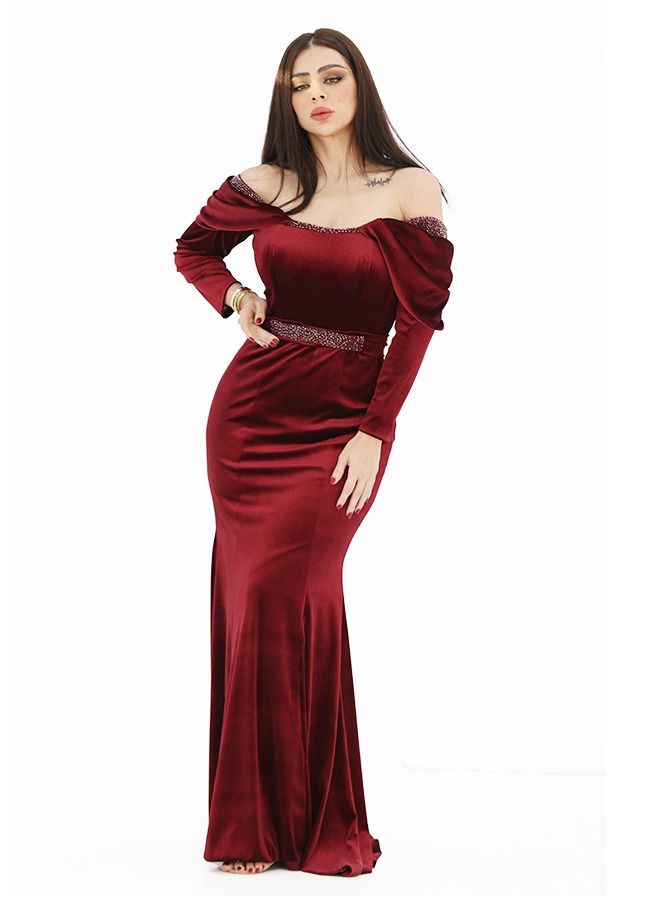Modern Design A classic velvet evening dress embroidered from above and with long sleeves exposed from the shoulders, distinguished by an embroidered belt at the waist  - Image 1