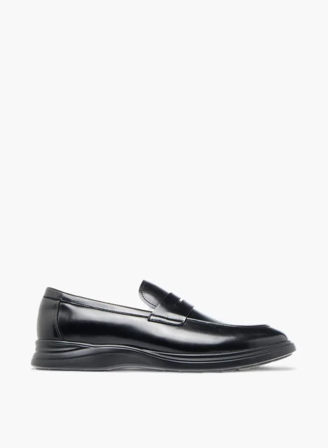 لو كونفورت Mens Solid Slip-On Loafers With Cutout Detail