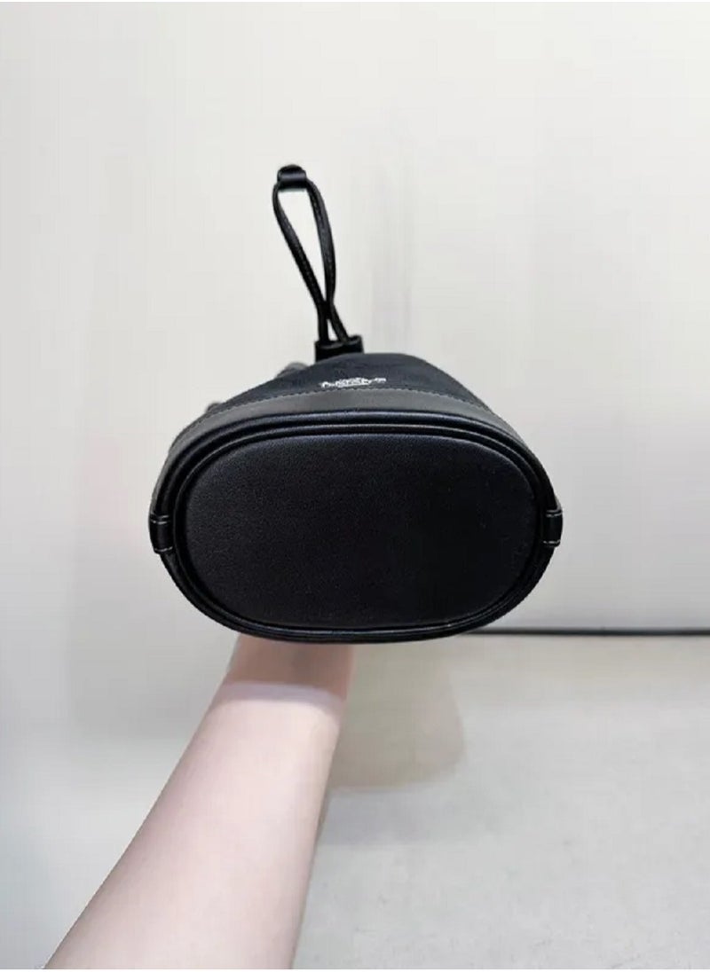 حقيبة دلو صغيرة من قماش Coach Signature