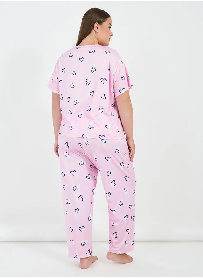Styli Plus Size All Over Heart Print T-Shirt & Pyjama Set