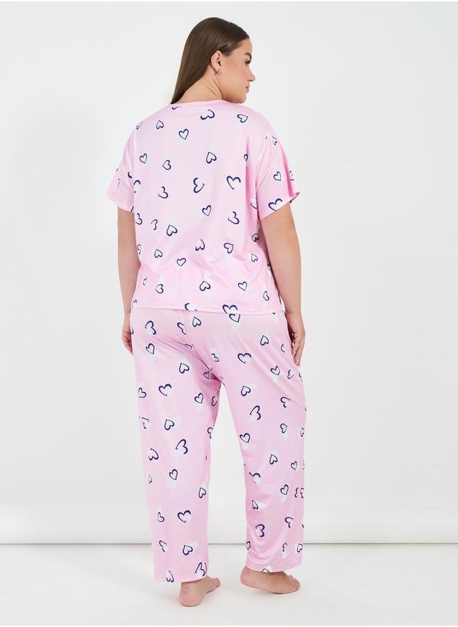 Styli Plus Size All Over Heart Print T-Shirt & Pyjama Set  - Image 4