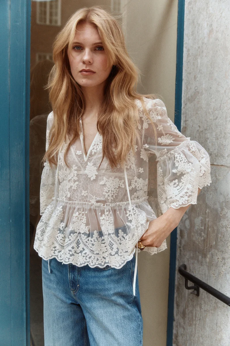 اتش اند ام بلوزة من الدانتيل