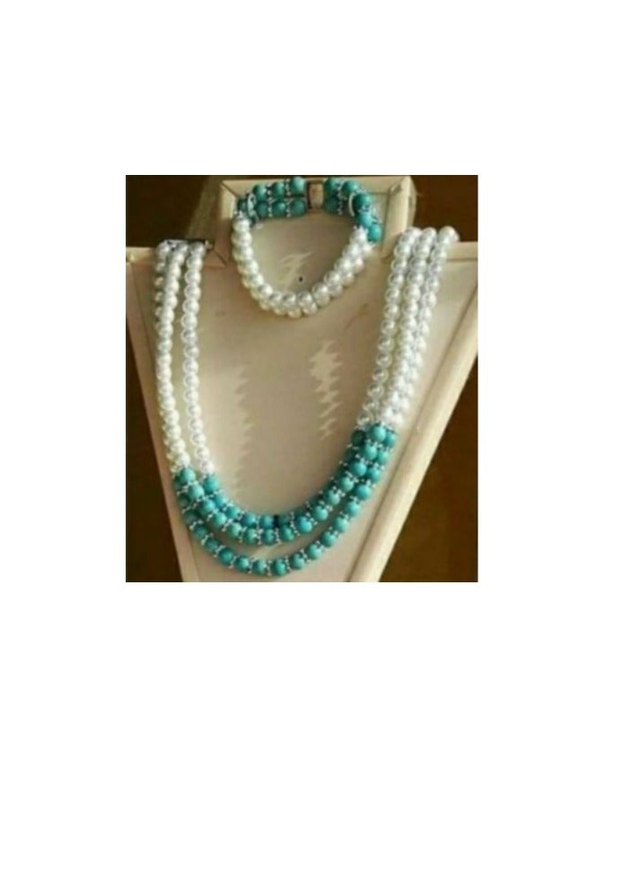 اكسوارات ار ايه طقم عقد, اسورة من الؤلؤ  الاوف وايت مع حبات فيروز 3 صفوف  - Image 1