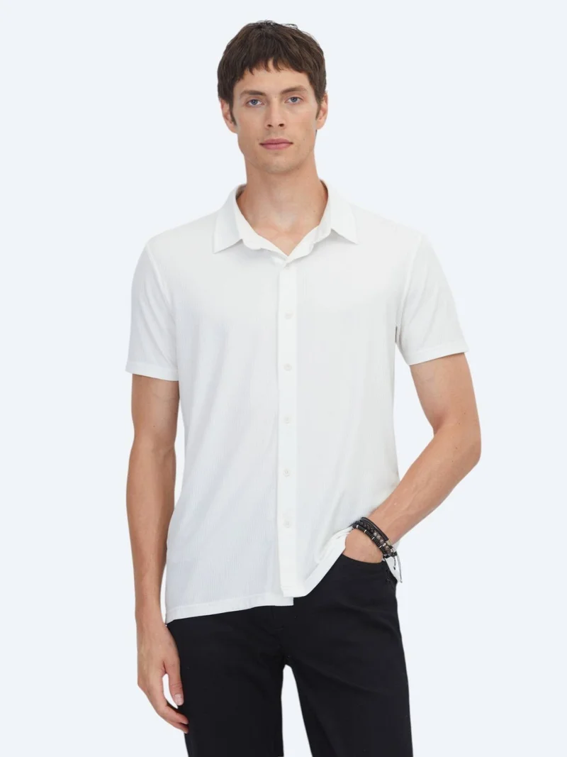 كيب قميص كاجوال أبيض مخطط قصير محبوك بقصة عادية