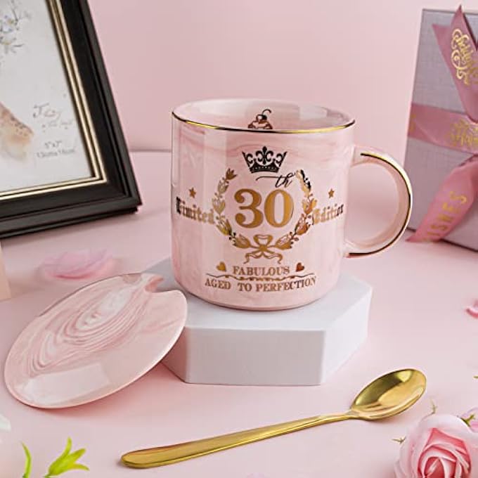 ALBISS هدايا عيد الميلاد الثلاثين للنساء، كوب عيد ميلاد رائع بطبعة محدودة سعة 14 أونصة مطبوع عليه شعار عيد الميلاد الثلاثين، هدايا عيد ميلاد عام 1994 لصديقة أو زوجة أو أخت أو زميلة عمل في سن الثلاثين، معبأ في صندوق هدايا جميل. - Image 5