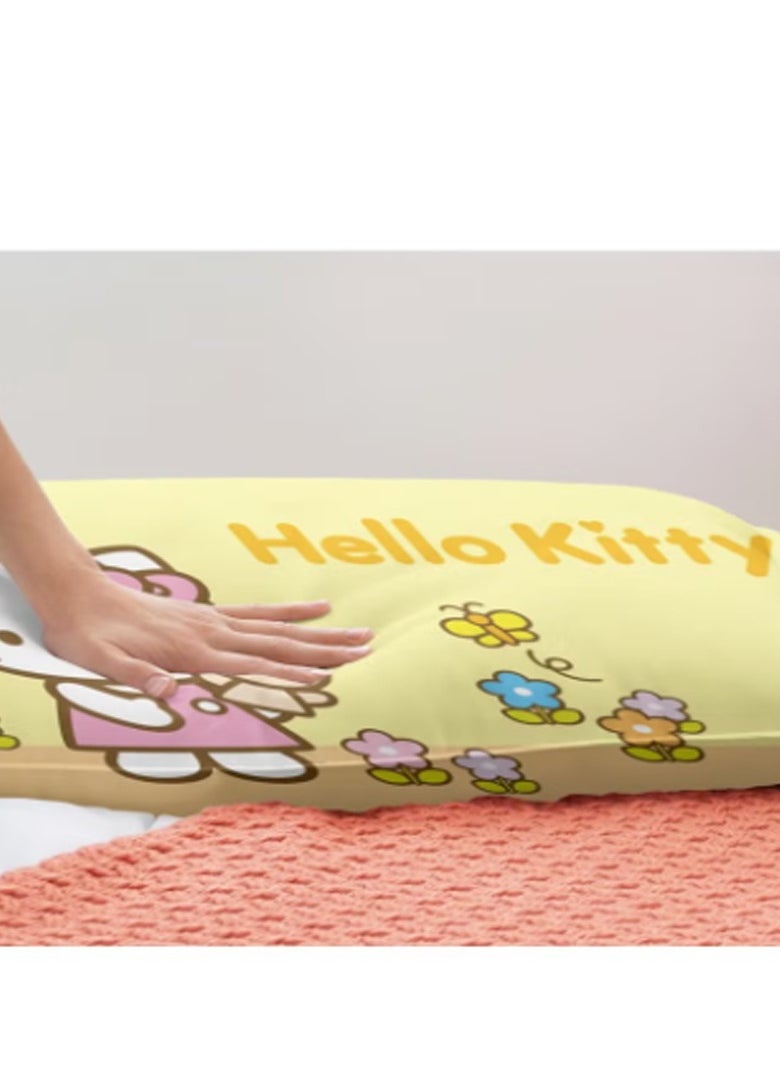 Cartoon Sanrio Hello Kitty pattern bedding three-piece set of soft microfiber polyester sheets including duvet cover and two pillowcases (size 150cmX200cm)