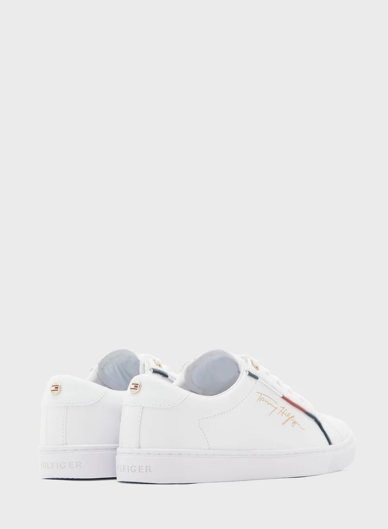 TOMMY HILFIGER Signature Low Top Sneaker