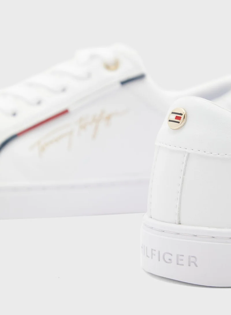 TOMMY HILFIGER Signature Low Top Sneaker