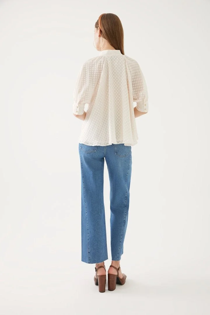 EXQUISE White Collar Tie-Up Blouse Model
