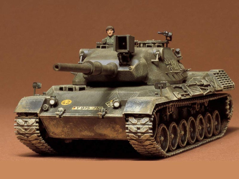Tamiya 35064 1/35 German Leopard Medium Tank - Image 5
