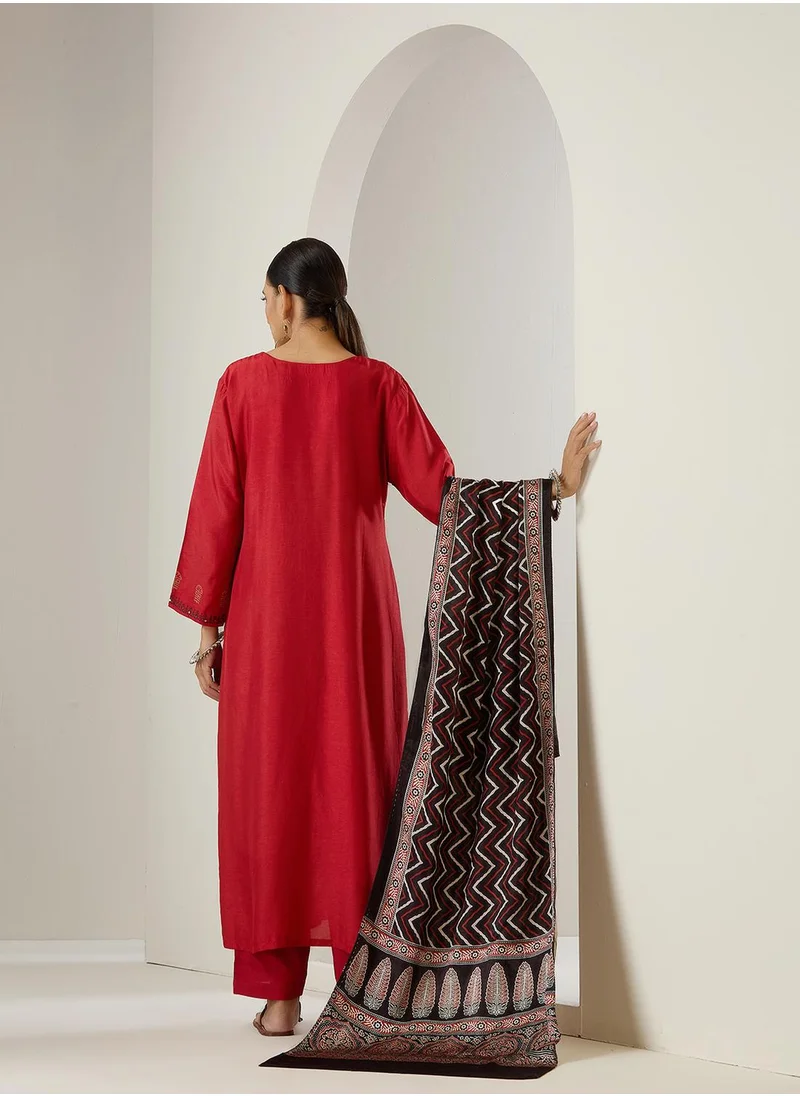 آي شين Straight Fit Printed Pattern Round Neck Three-Quarter Sleeves Red Colour Woven Cotton Kurta Set for Women with Semi Elastic Closure - Crafted for Elegance and Ease