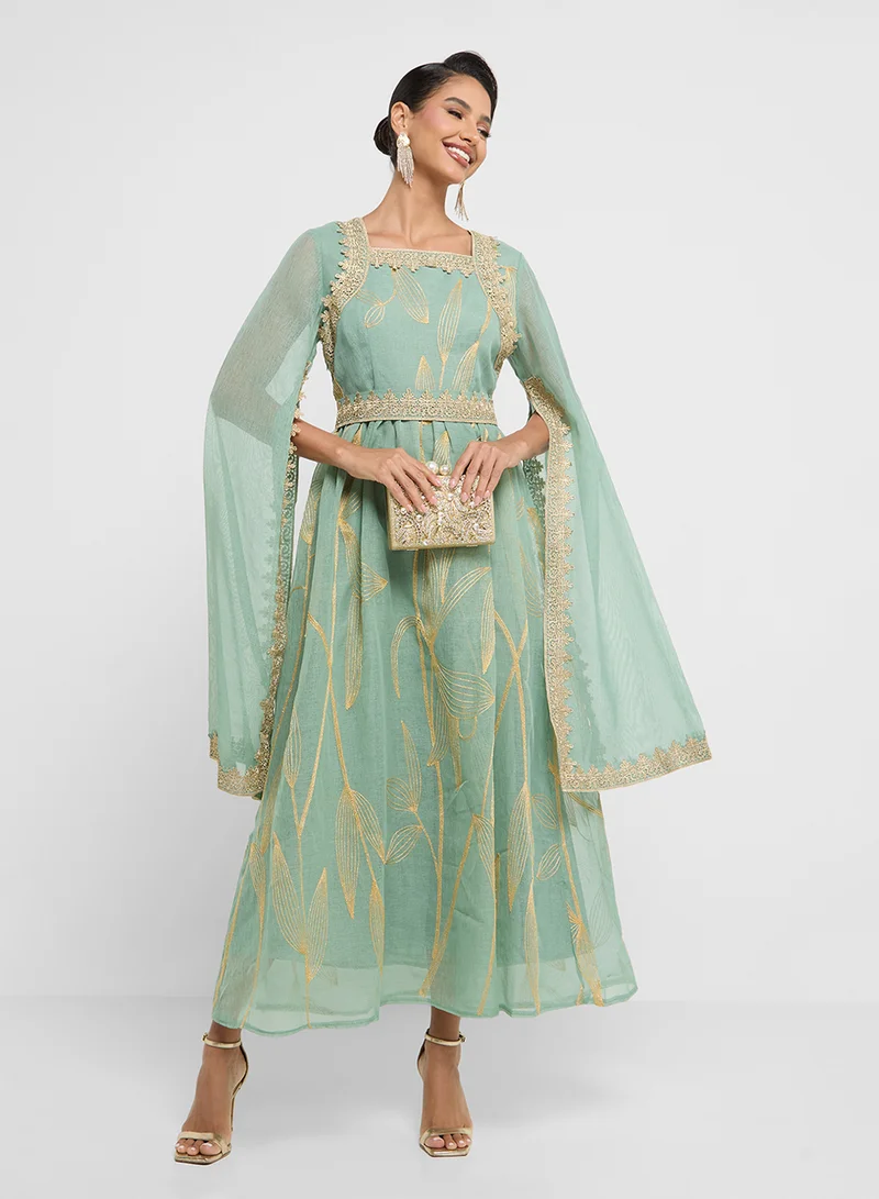 خزانة Embroidered Detail Dress With Sleeve Slit