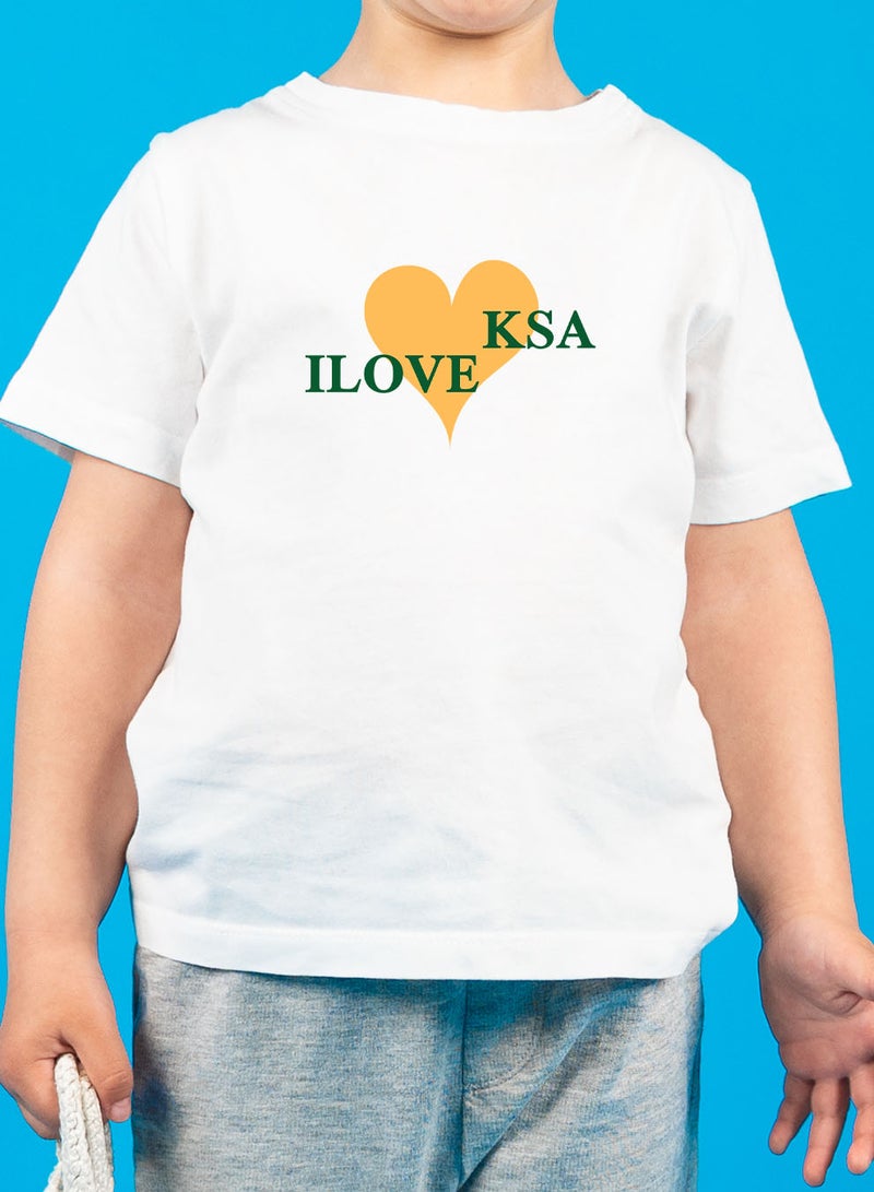 لوحة تيشيرت قطن للأطفال مناسب للأولاد والبنات لمناسبة اليوم الوطني السعودي أو للفخر بالانتماء للوطن في كل الأوقات - Image 4