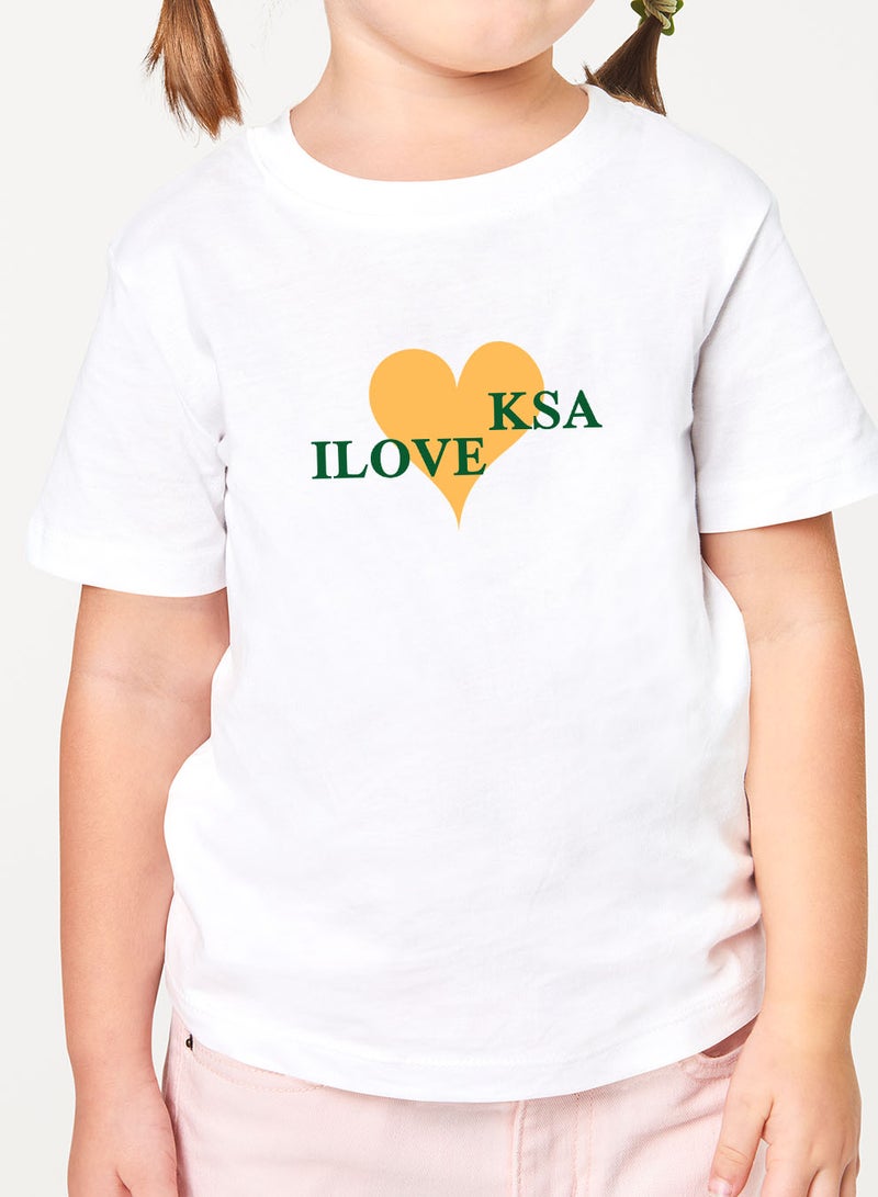 لوحة تيشيرت قطن للأطفال مناسب للأولاد والبنات لمناسبة اليوم الوطني السعودي أو للفخر بالانتماء للوطن في كل الأوقات - Image 2