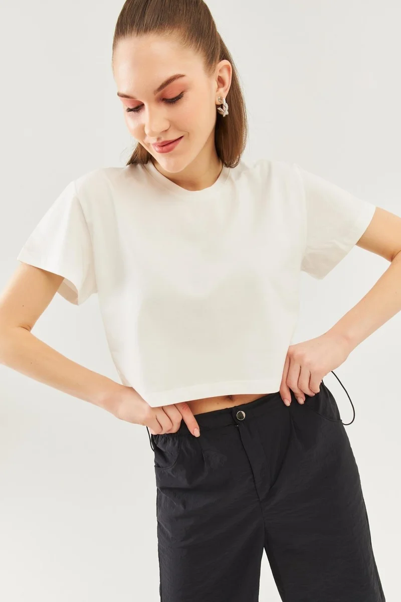 Butikgiz White Oversize Comfortable Cotton Combed Crew Neck Short Sleeve Basic Crop T-Shirt