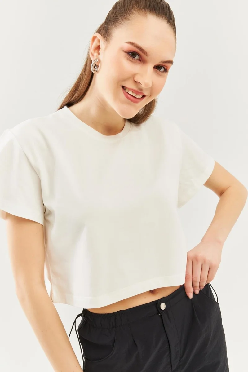 Butikgiz White Oversize Comfortable Cotton Combed Crew Neck Short Sleeve Basic Crop T-Shirt