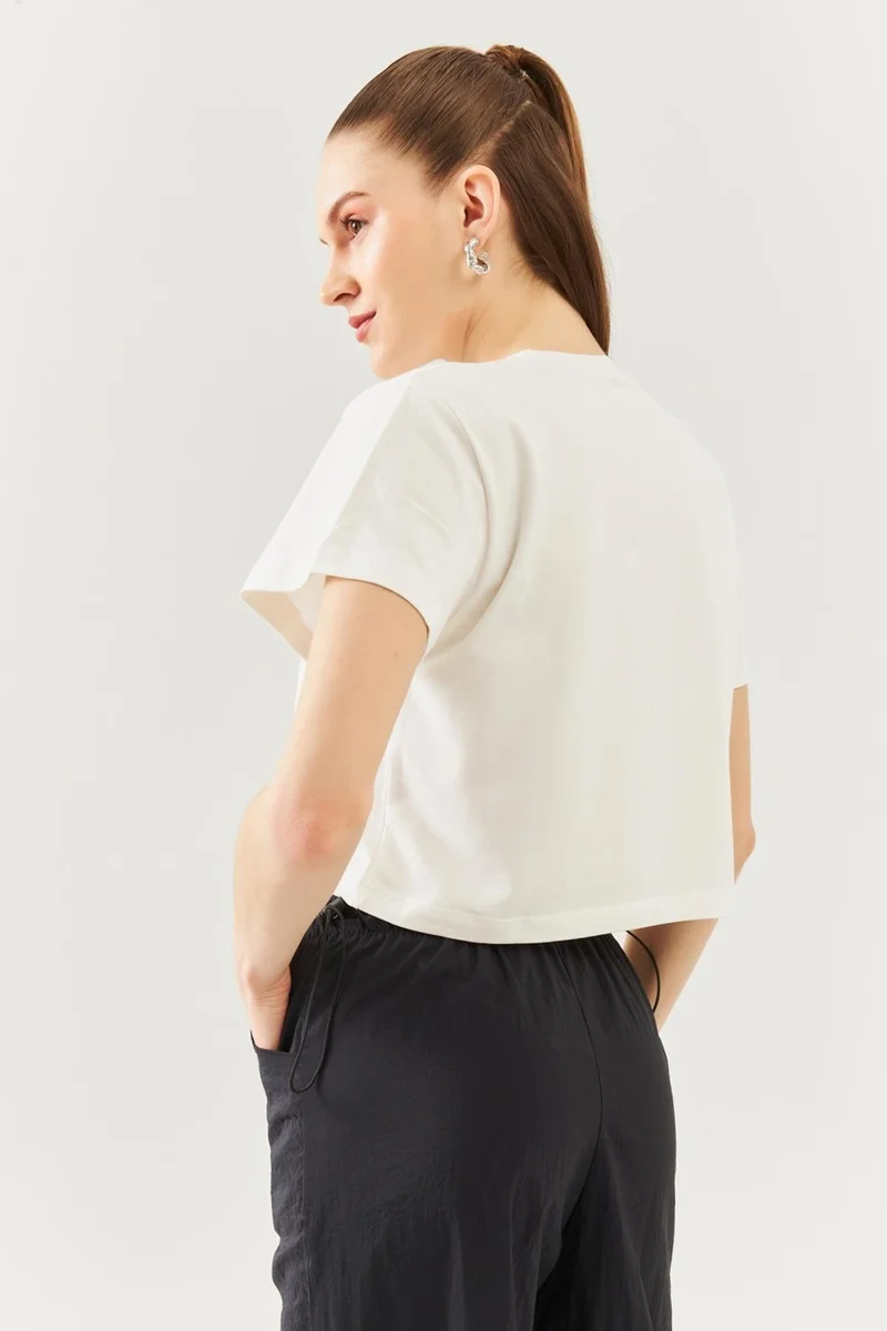 Butikgiz White Oversize Comfortable Cotton Combed Crew Neck Short Sleeve Basic Crop T-Shirt