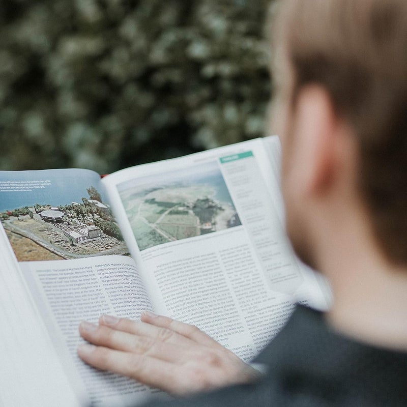 كتاب دراسة NKJV، جلد ناعم، أحمر، ملون بالكامل، مفهرس بالإبهام، طباعة مريحة: المورد الكامل لدراسة كلمة الله - Image 5