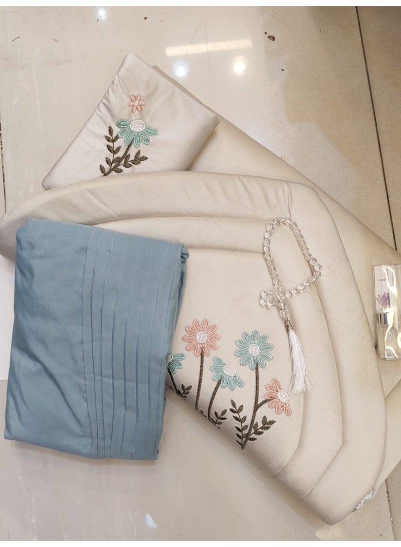 سجادة و شرشف صلاة اسفنج غاية في الراحه والطمئنينه