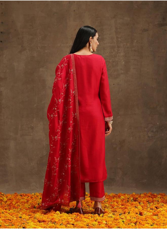 Libas Silk Embroidered Kurta and Solid Trousers with Embroidered Dupatta Set by Styli  - Image 4