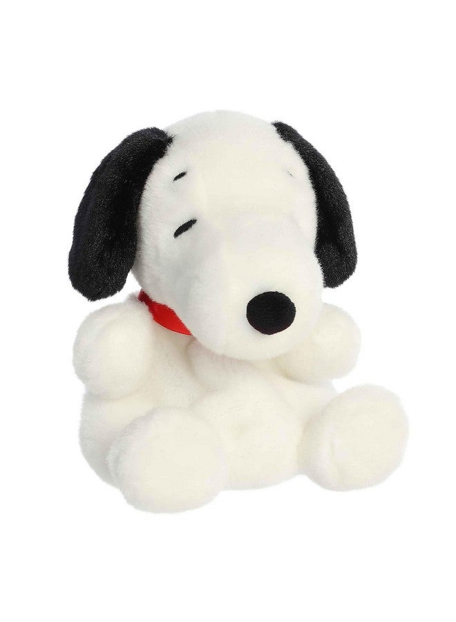 اورورا ® Timeless Peanuts® Palm Pals™ Snoopy Stuffed Animal - شخصيات كلاسيكية - ذكريات لا تُنسى - أبيض 5 بوصات - Image 1