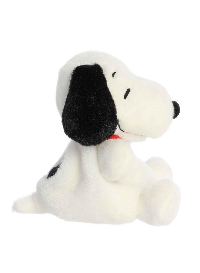 اورورا ® Timeless Peanuts® Palm Pals™ Snoopy Stuffed Animal - شخصيات كلاسيكية - ذكريات لا تُنسى - أبيض 5 بوصات - Image 3