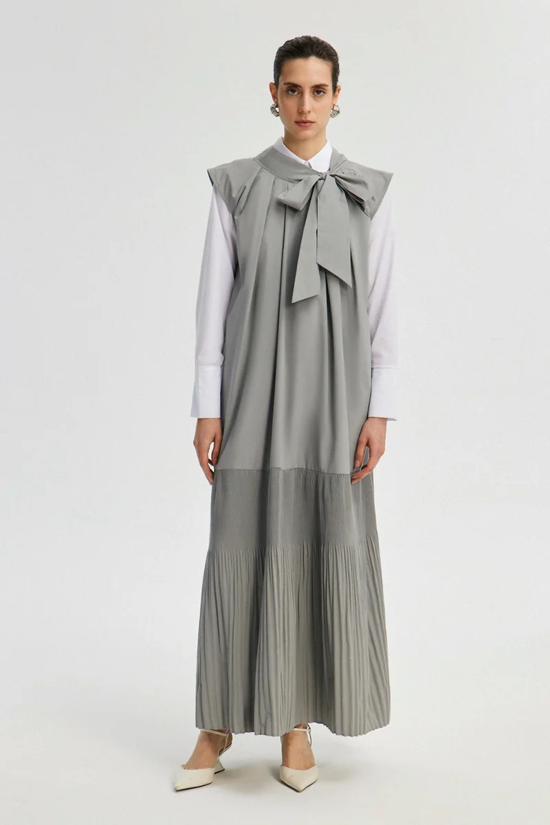 توتشي Tie Collar Pleated Dress