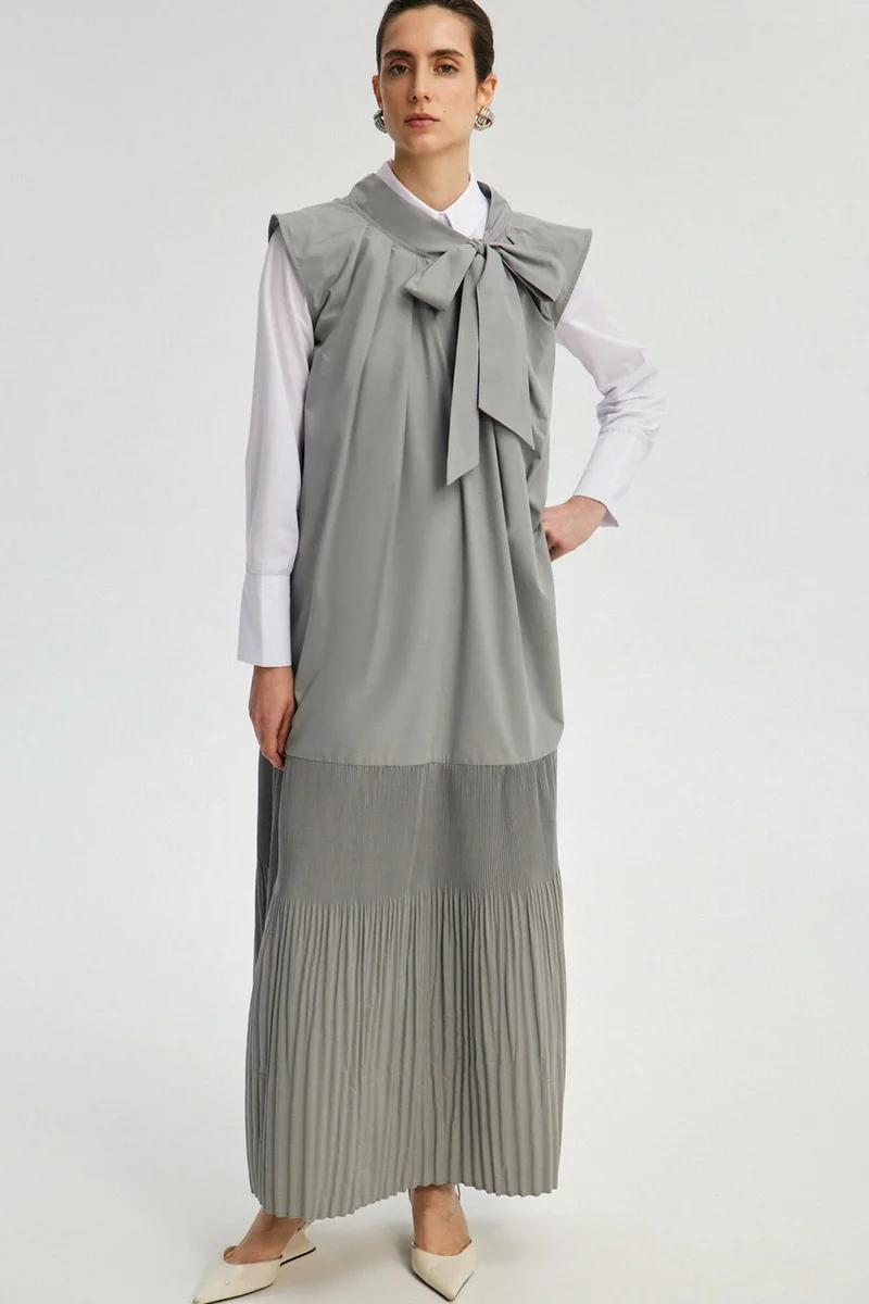 توتشي Tie Collar Pleated Dress