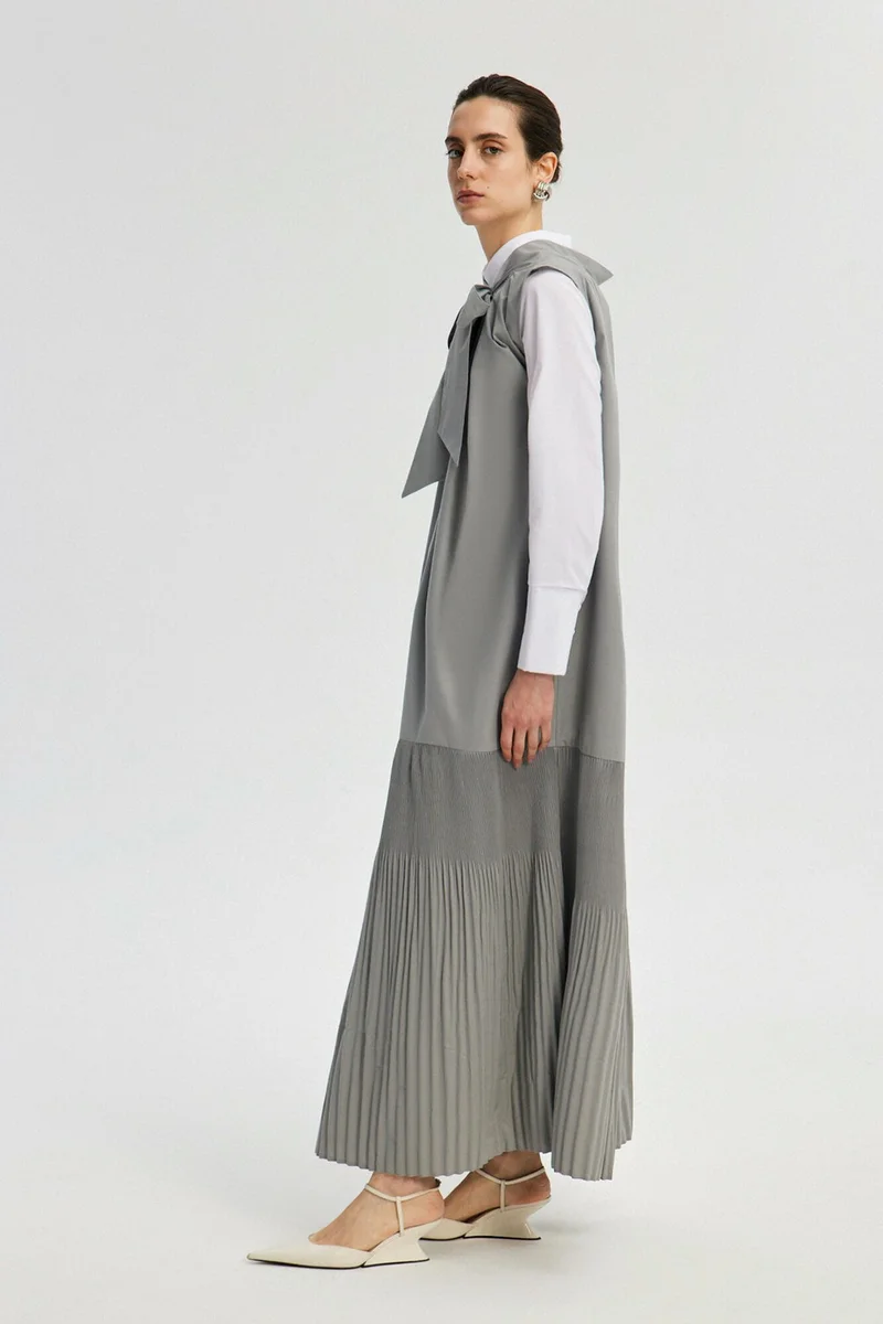 توتشي Tie Collar Pleated Dress