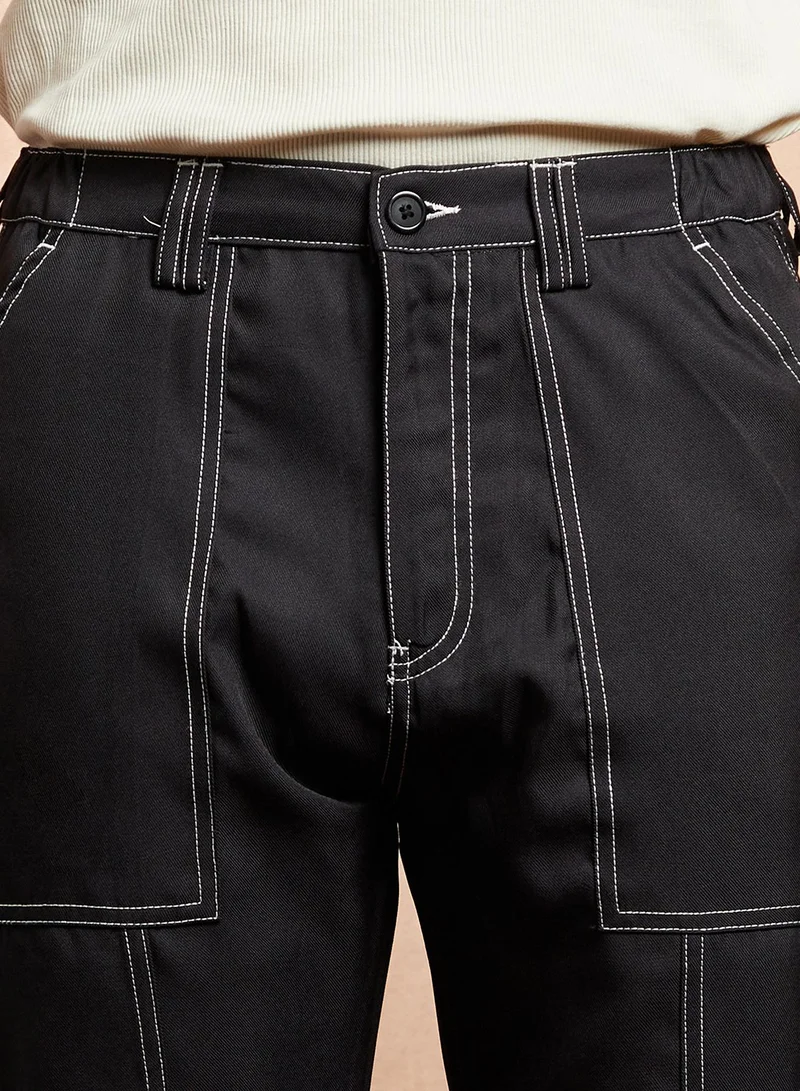 Campus Sutra Campus Sutra Men's Onyx Black Contrast-Stitch Carpenter Utility Trousers For Casual Wear | Mid-Rise | Straight Fit | Button Closure | Trousers Crafted With Comfort Fit For Everyday Wear