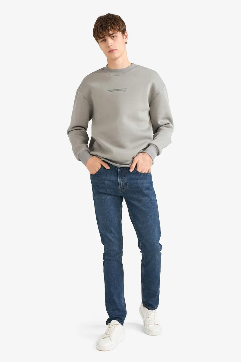 ديفاكتو Boxy Fit Printed Crew Neck Long Sleeve Sweatshirt