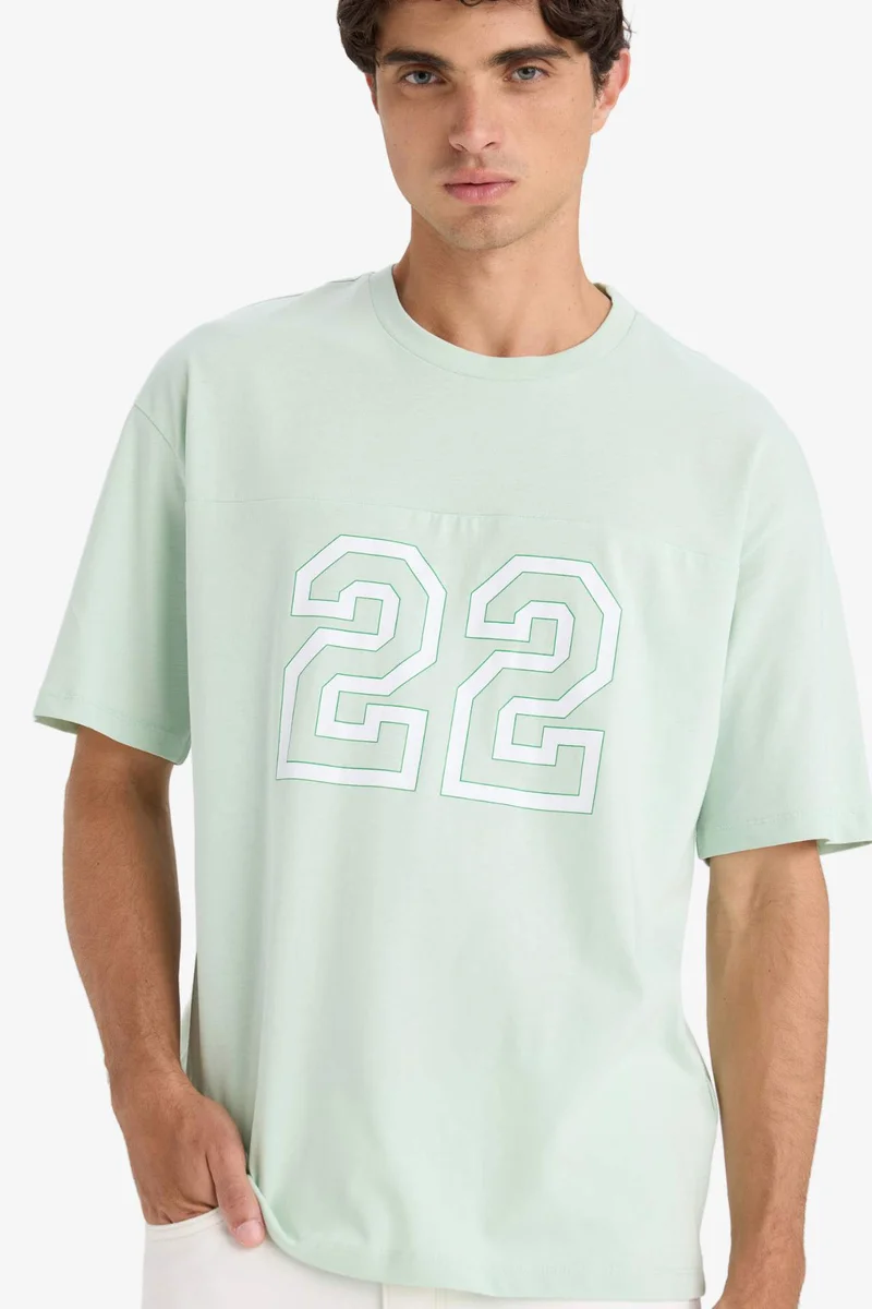 ديفاكتو Boxy Fit Crew Neck Printed Short Sleeve T-Shirt
