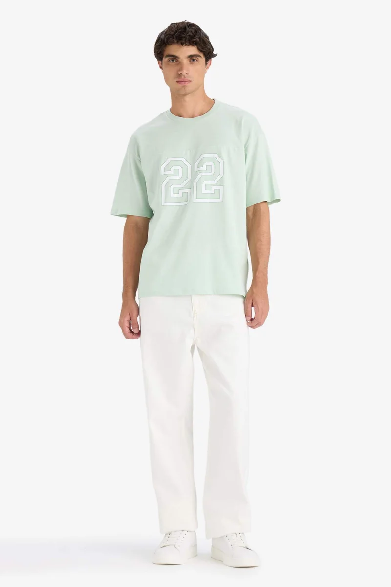 ديفاكتو Boxy Fit Crew Neck Printed Short Sleeve T-Shirt