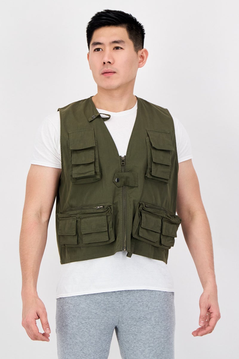 Nike Men Loose Fit Sleeveless Outdoor Life Utility Vest, Green - Image 1
