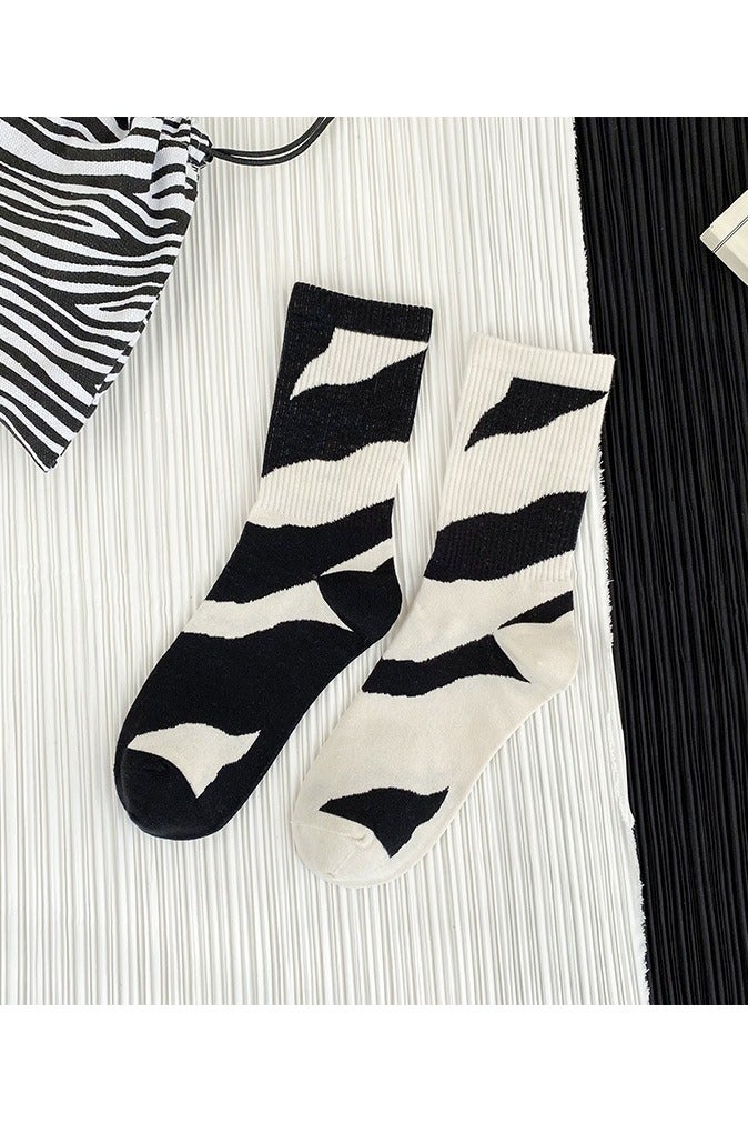 YANCI 4 Pair 100% Cotton Socks for both Men and Women: Mid-calf socks, trendy, moisture-wicking and sweat-wicking, suitable for all seasons - Image 4