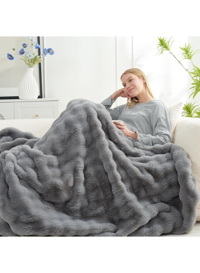 كيلا Cozy Bliss Faux Fur Throw Blanket for Couch, Fuzzy Soft Plush السميك Bubble Blanket for Sofa Bedroom Living Room,70*100 سم رمادي فاتح - Image 3