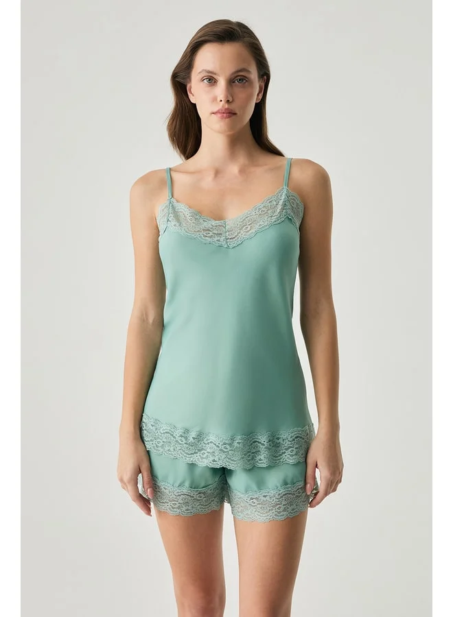 Penye Mood Viscose satin-textured lace-detail short set.