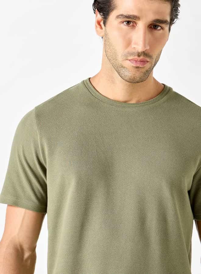 ايكونيك تيشيرت محبوك بارز الملمس بأكمام قصيرة من آيكونيك - Image 4