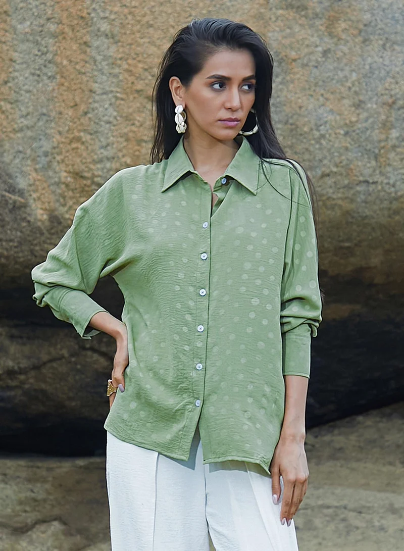 بينيا كولادا قميص نسائي منقط باللون الأخضر الفستقي