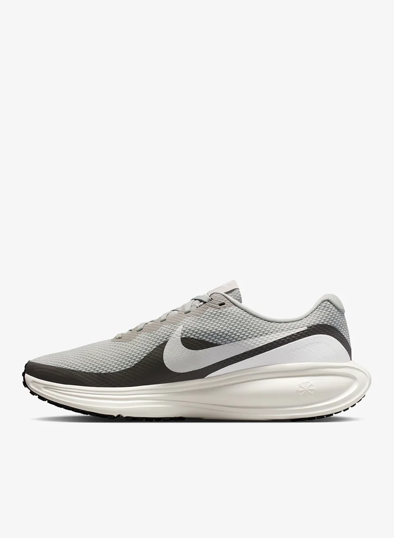 نايكي Revolution 8