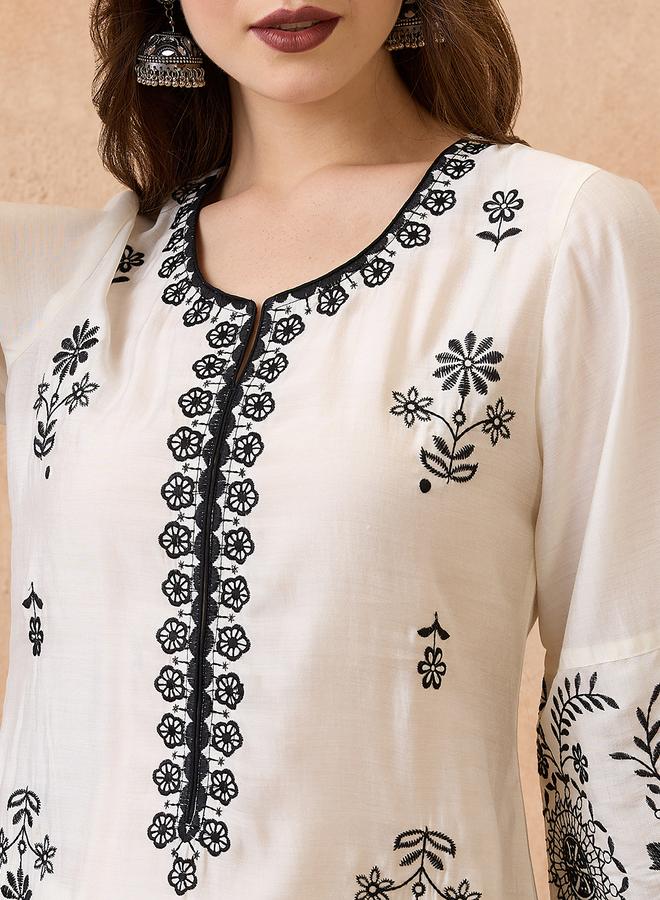 Globus Women Off-White Scalloped Hem Embroidered Kurta and Straight Pant Set - Image 4