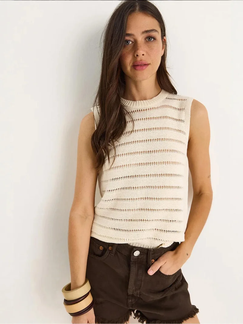 LUCCI Patterned Crew Neck Cropped Blouse