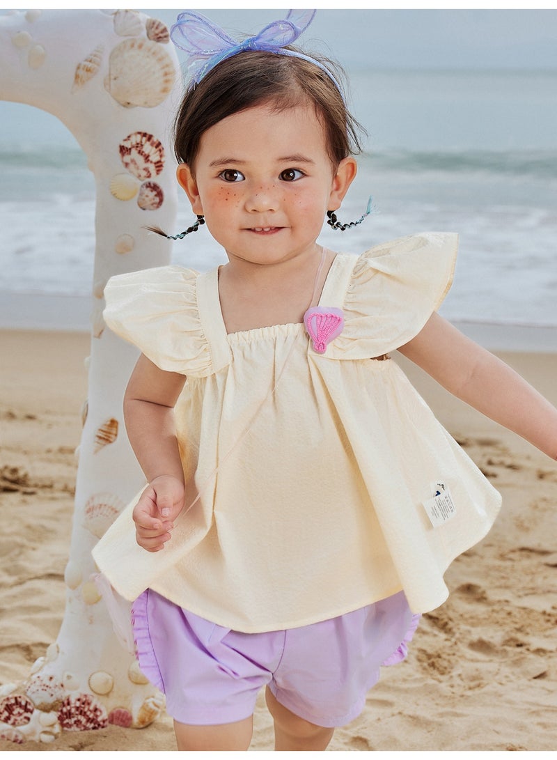 ميني بالا بلوزة أطفال بأكمام منفوشة ومزينة بكشكشة رائعة للبنات، مصنوعة من قماش خفيف الوزن وناعم، ورقبة مربعة مع لمسة صدفية لطيفة، مثالية للرحلات على الشاطئ والارتداء اليومي والمناسبات غير الرسمية. - Image 1
