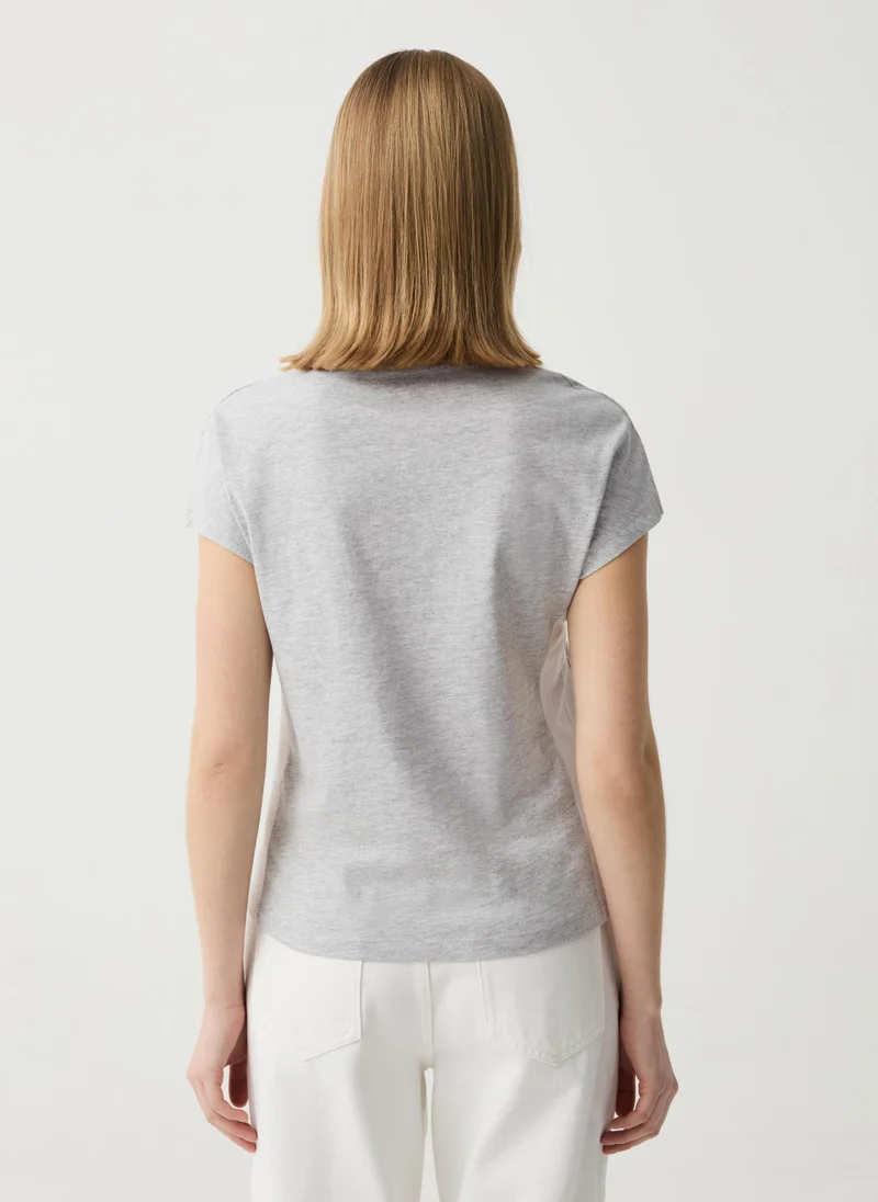 او في اس Essential T-shirt with contrasting bands