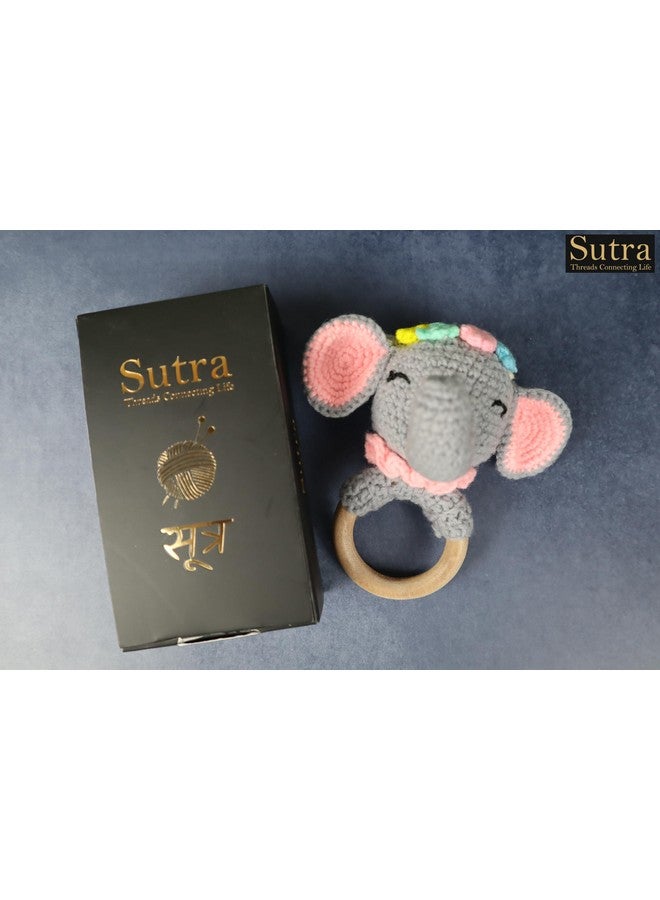 سوترا لعبة خشخيشة على شكل فيل مصنوعة يدويًا من الكروشيه من Sutra | حلقة عضاضة على شكل فيل من Amigurumi | عضاضة على شكل فيل للأطفال الصغار | خشخيشة خشبية عضوية للأطفال الصغار | 5X4 بوصة | ألعاب ناعمة للأطفال البنات والأولاد - Image 4