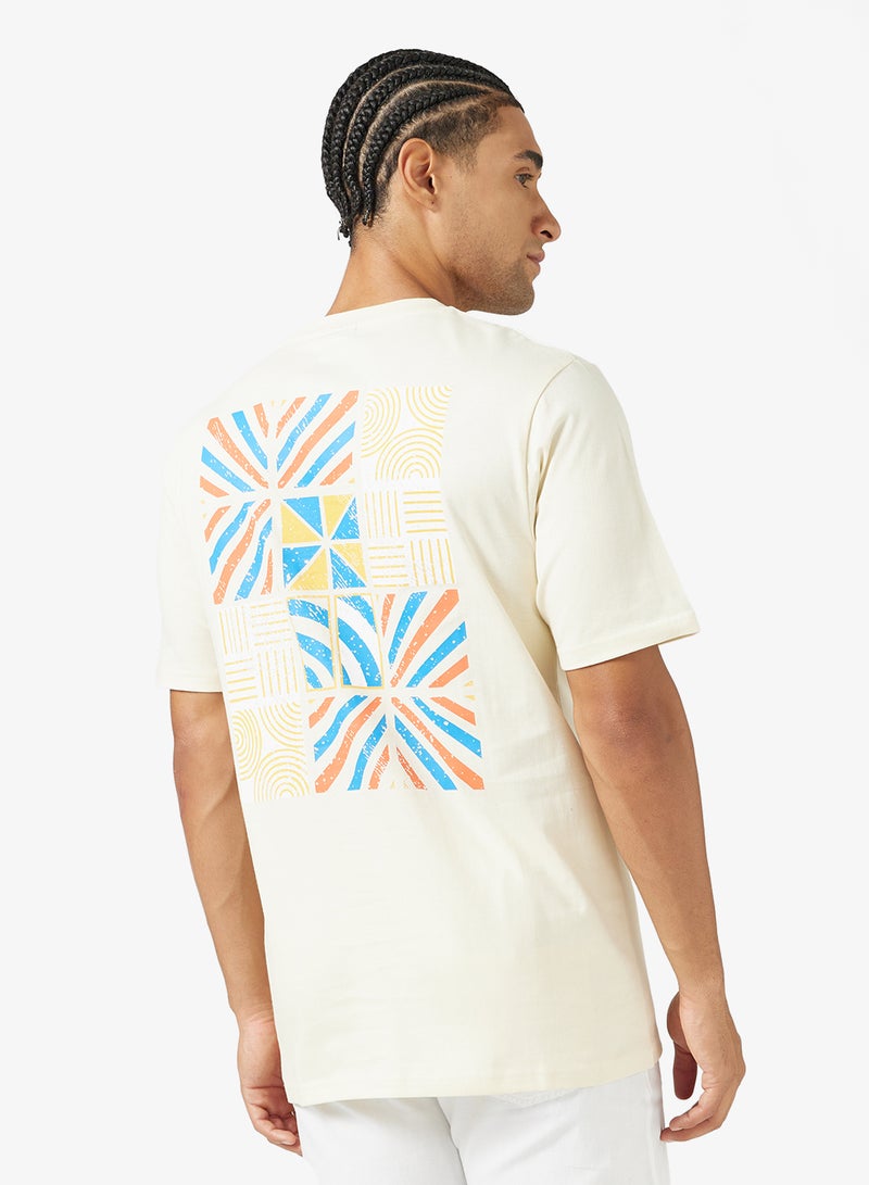 سفنتي فايف تيشيرت بطبعة جرافيك بقصة عادية - Image 2